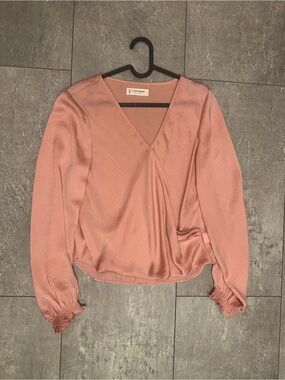Lucky Brand Pink Long Sleeve V-neck blouse Size Small EUC